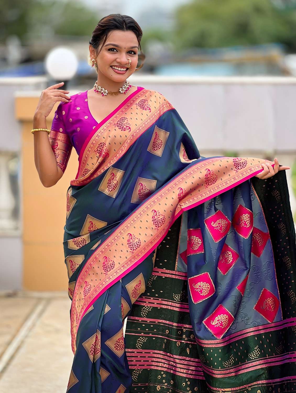 women self design banarasi saree with blouse - 22036577 - Standard Image - 5