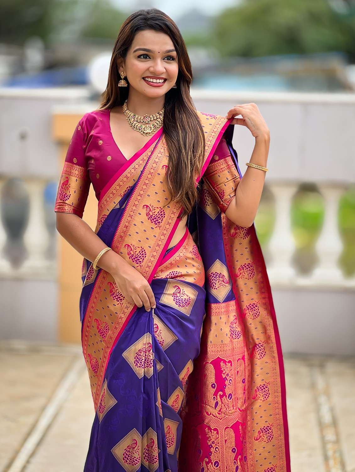women self design banarasi saree with blouse - 22036579 - Standard Image - 5