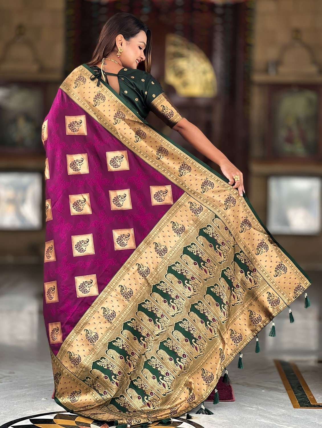 women self design banarasi saree with blouse - 22036580 - Standard Image - 3