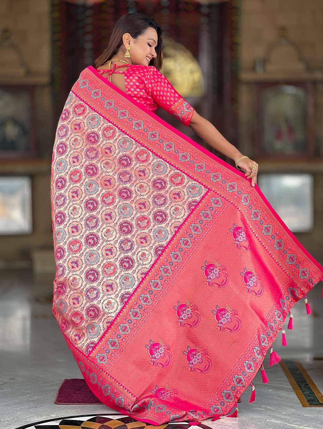 women self design banarasi saree with blouse - 22036582 - Standard Image - 3