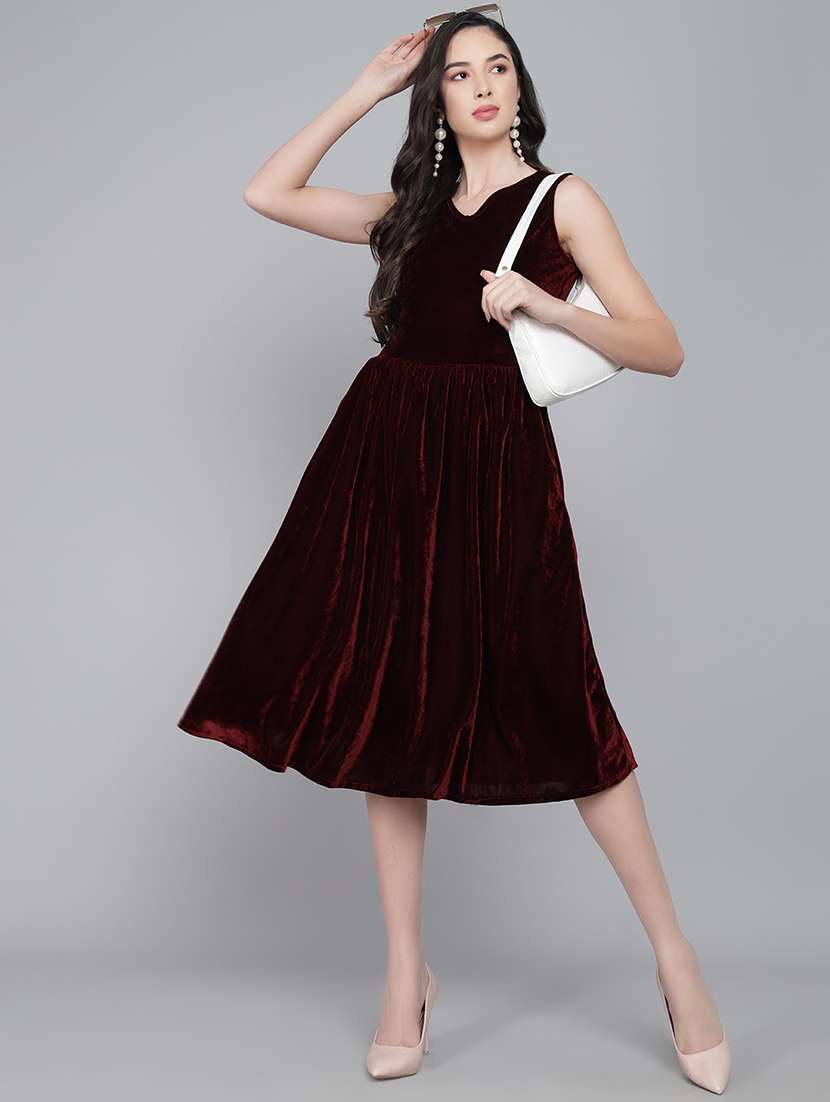women solid sleeveless velvet fit & flare dress