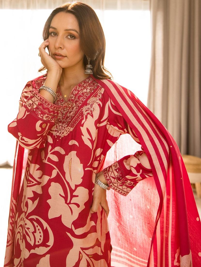women printed kurta and sharara with dupatta - 22037008 - Standard Image - 5