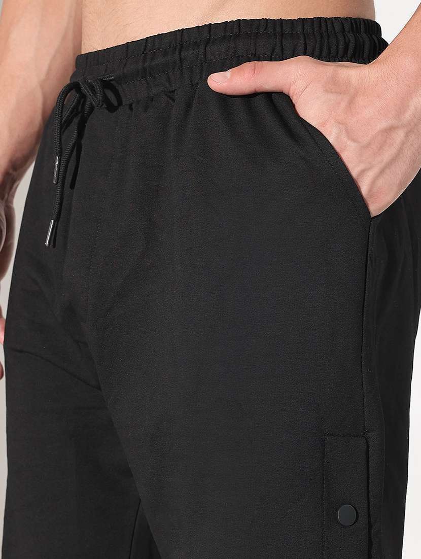 men solid mid rise regular fit shorts - 22037865 - Standard Image - 5