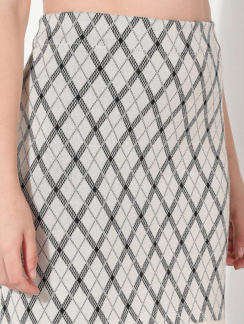 women checkered high rise straight skirt - 22038276 - Standard Image - 5