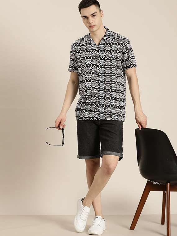 men printed cuban collared short sleeve shirt - 22038972 -  Standard Image - 3