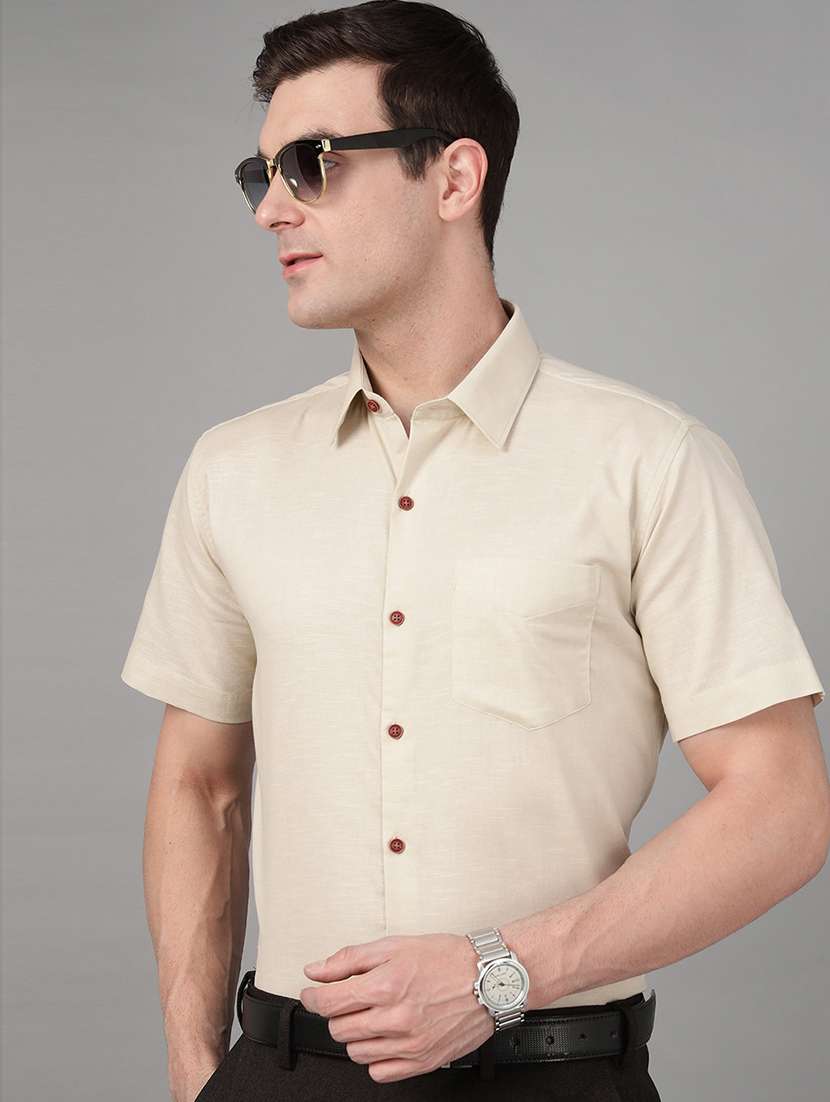 men solid collared short sleeve shirt