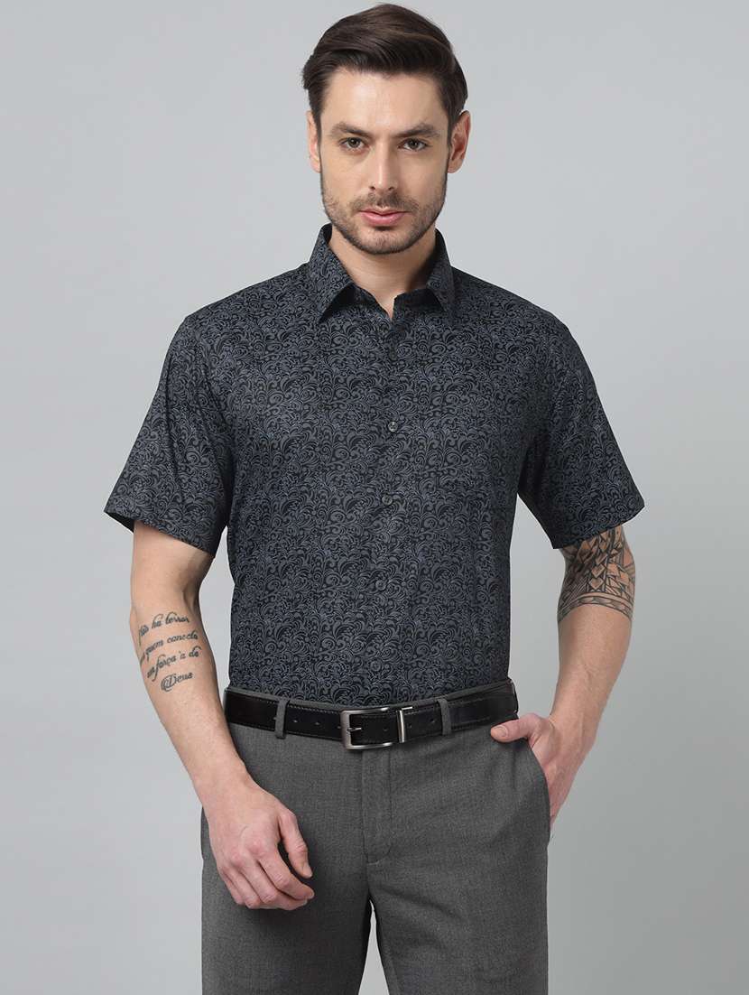 men printed collared short sleeve shirt