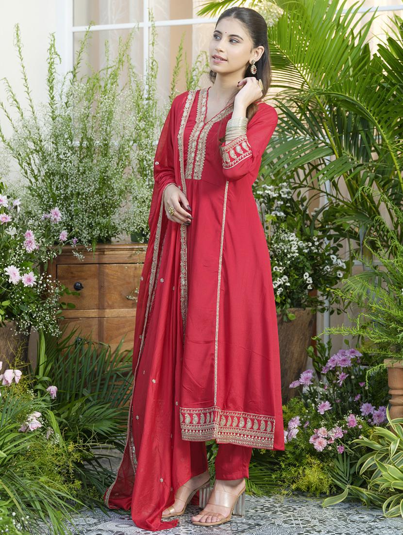 women embroidered kurta and pant with dupatta set - 22039767 - Standard Image - 3