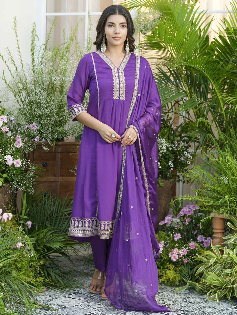 women embroidered kurta and pant with dupatta set