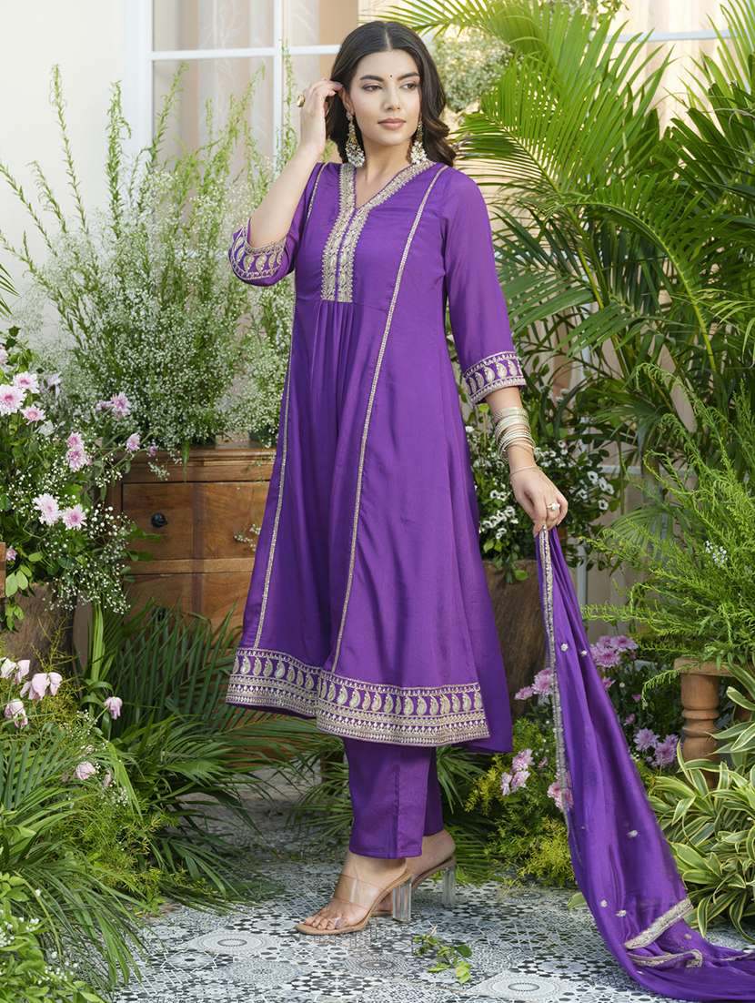 women embroidered kurta and pant with dupatta set - 22039770 - Standard Image - 3