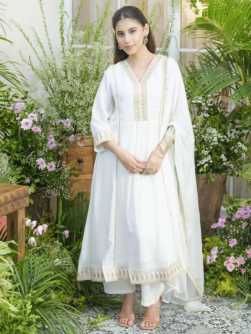 women embroidered kurta and pant with dupatta set