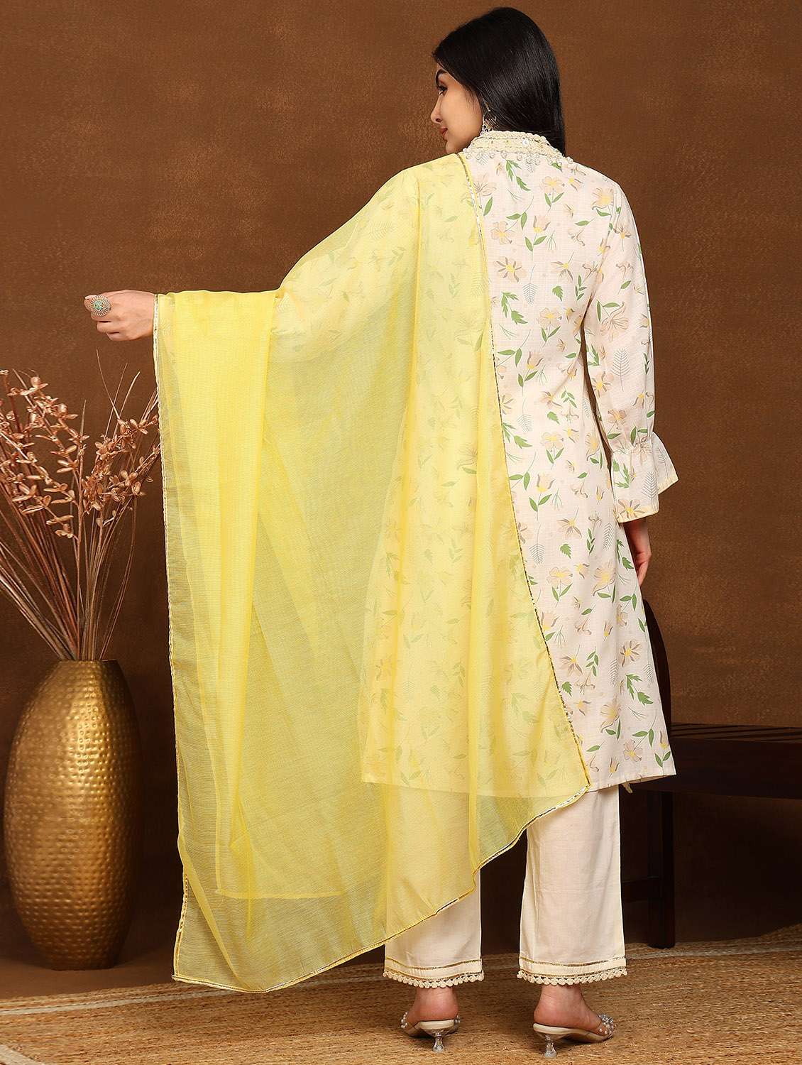 women printed kurta and pant with dupatta set - 22039778 - Standard Image - 3