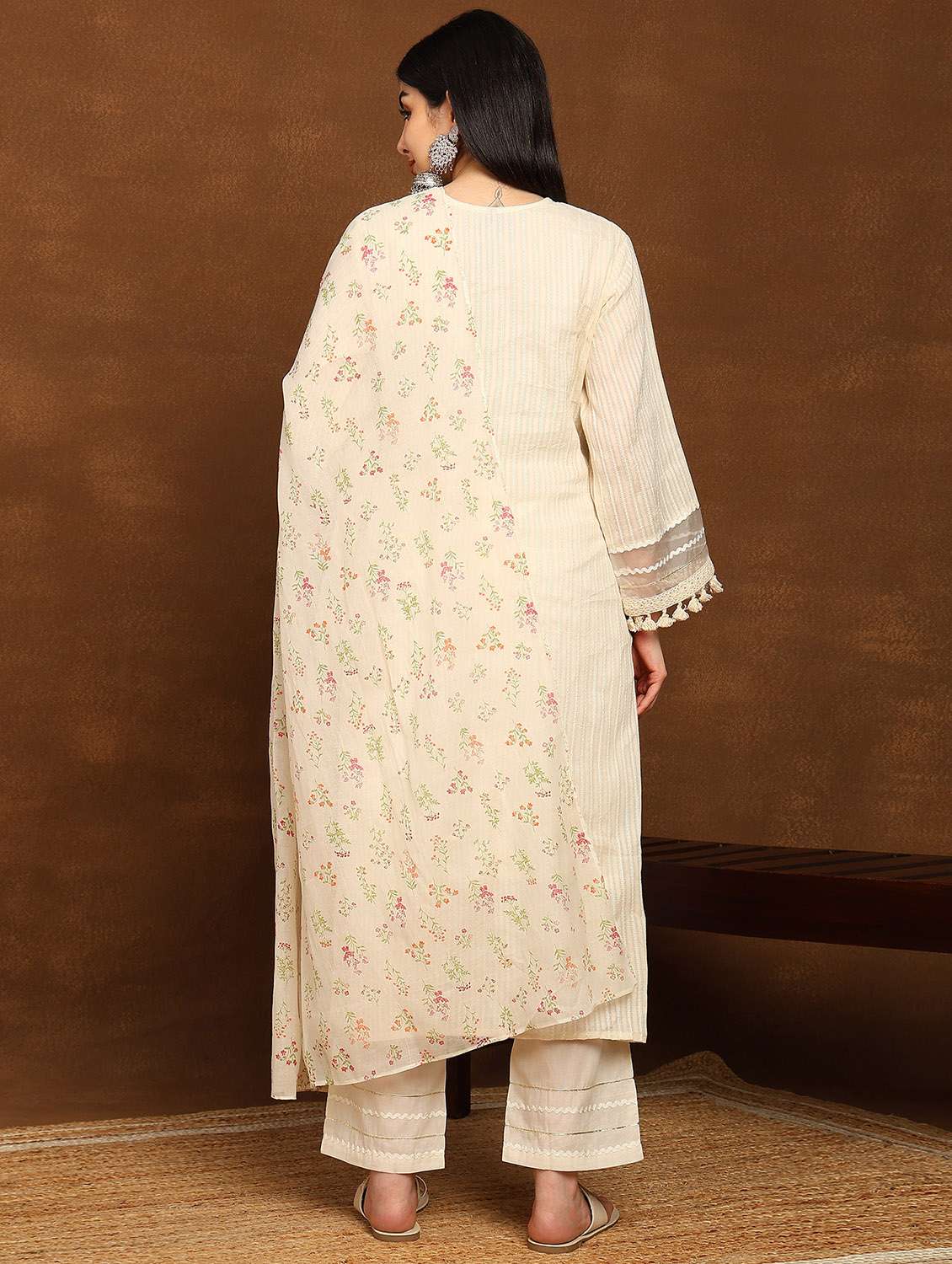 women embroidered kurta and pant with dupatta set - 22039779 - Standard Image - 3