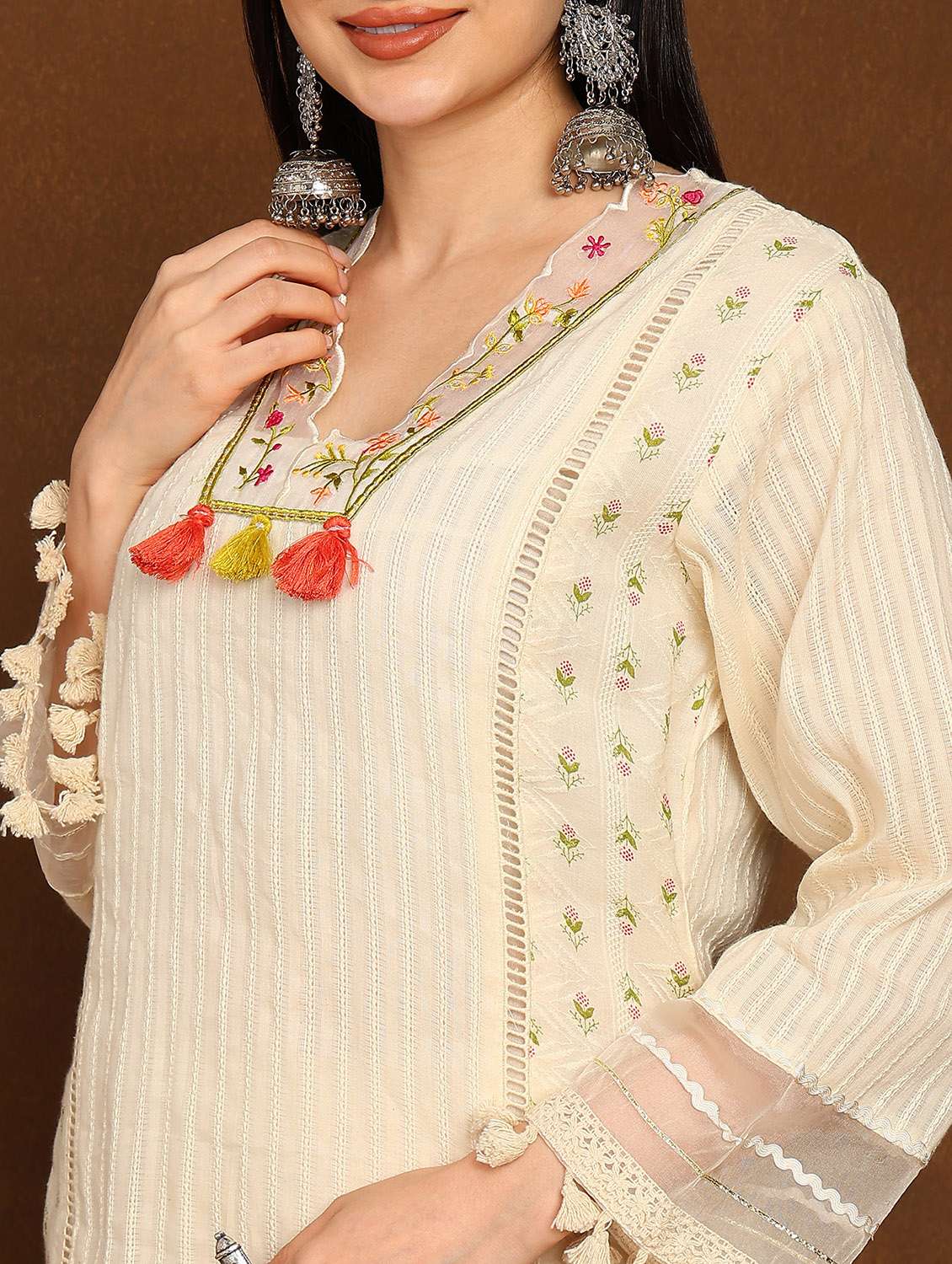 women embroidered kurta and pant with dupatta set - 22039779 - Standard Image - 5