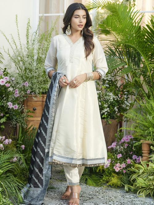 women embroidered kurta and pant with dupatta set - 22039792 -  Standard Image - 0