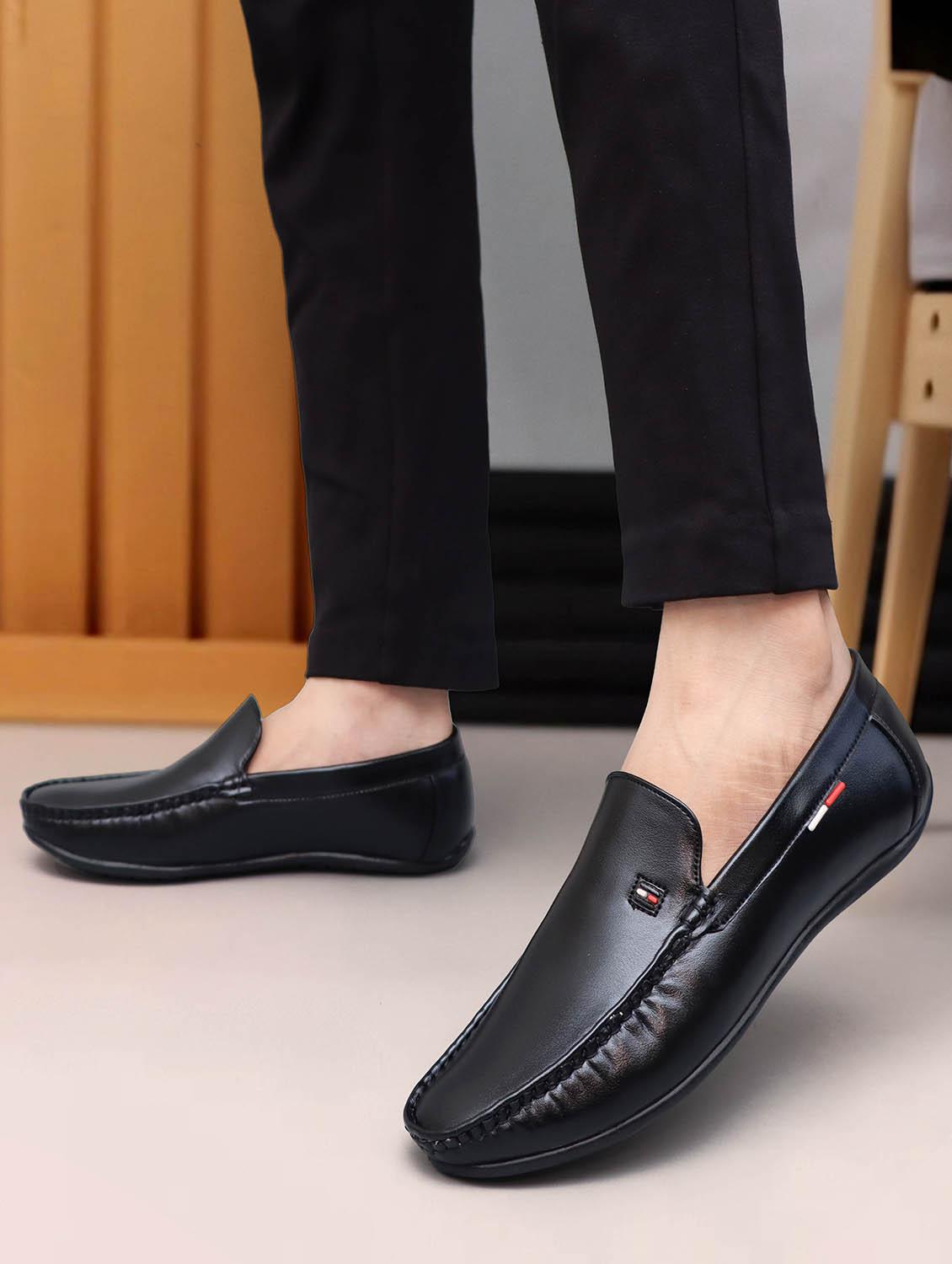 men solid black slip on loafer - 22039795 -  Zoom Image - 0