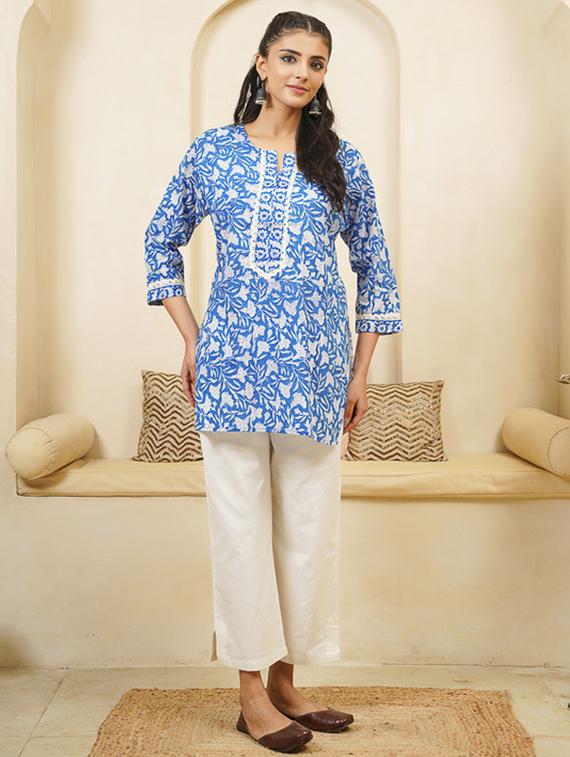 women printed three quarter sleeve straight kurti - 22040896 - Zoom Image - 0