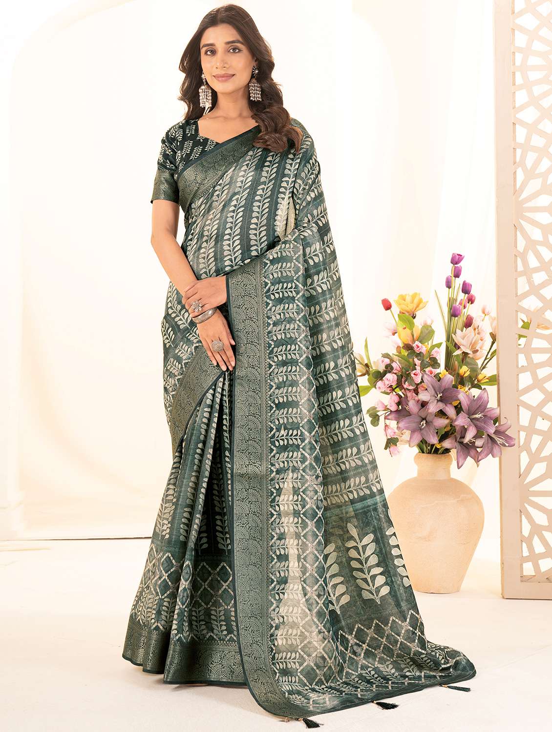 women printed bordered saree with blouse