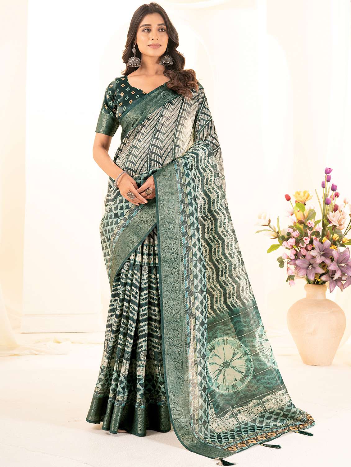 women printed bordered saree with blouse