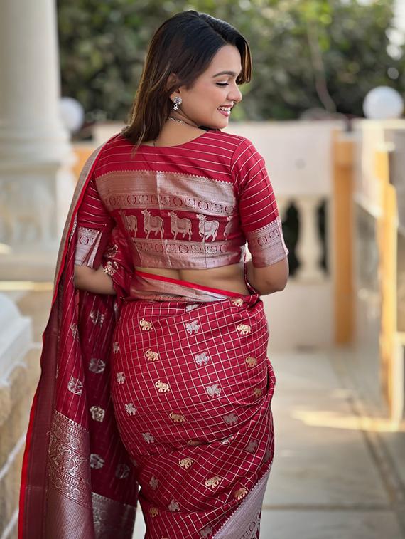 women self design banarasi saree with blouse - 22041093 - Standard Image - 3