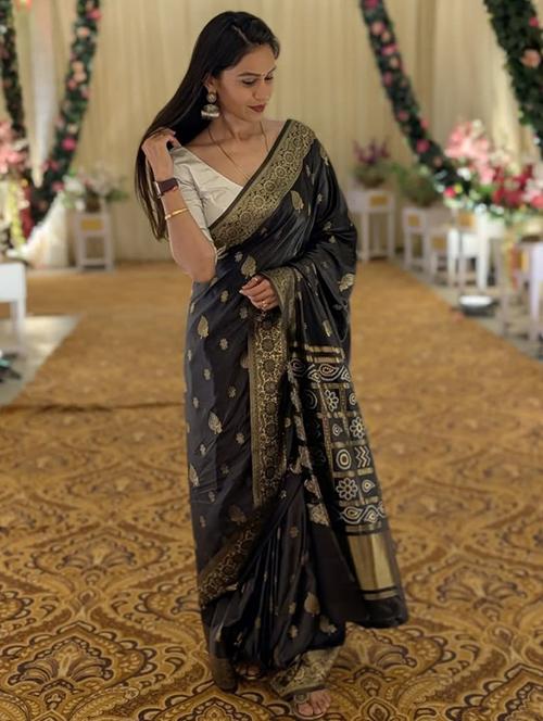 women self design banarasi saree with blouse - 22041114 - Standard Image - 0