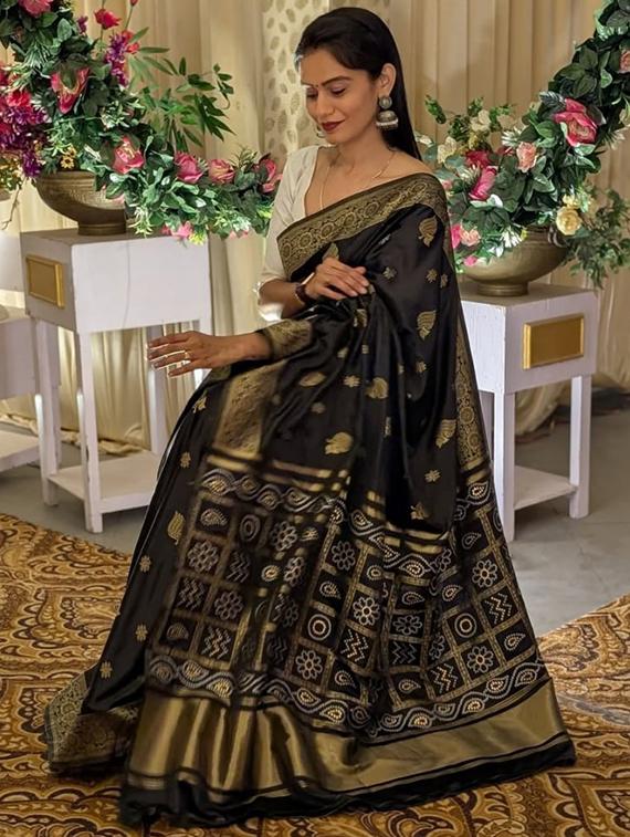 women self design banarasi saree with blouse - 22041114 - Standard Image - 3