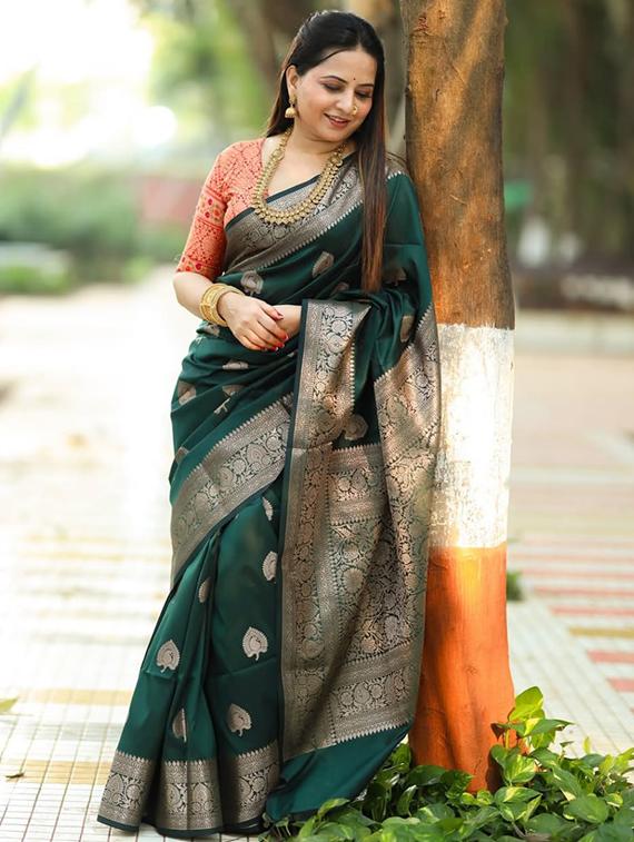 women self design banarasi saree with blouse