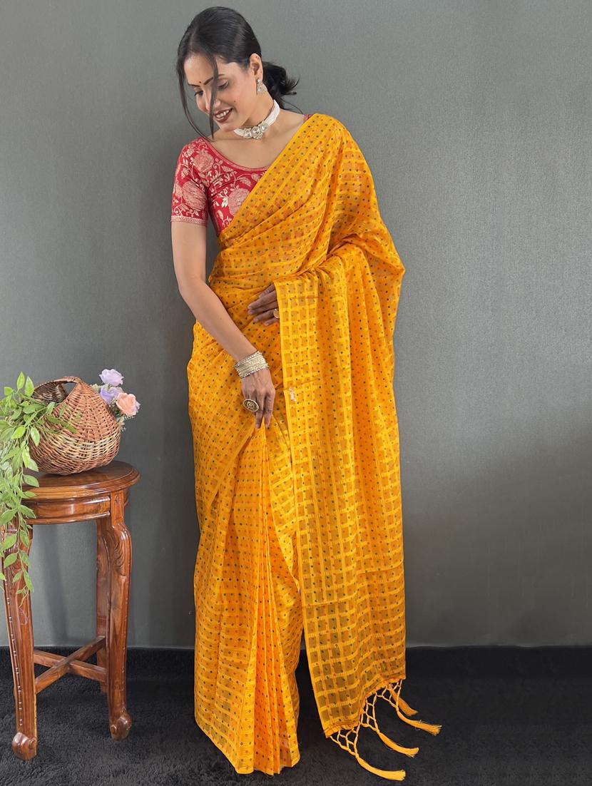 women bandhani printed saree with blouse - 22041436 - Standard Image - 3