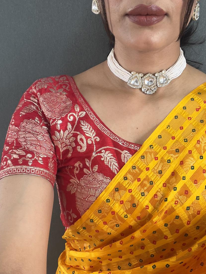 women bandhani printed saree with blouse - 22041436 - Standard Image - 5