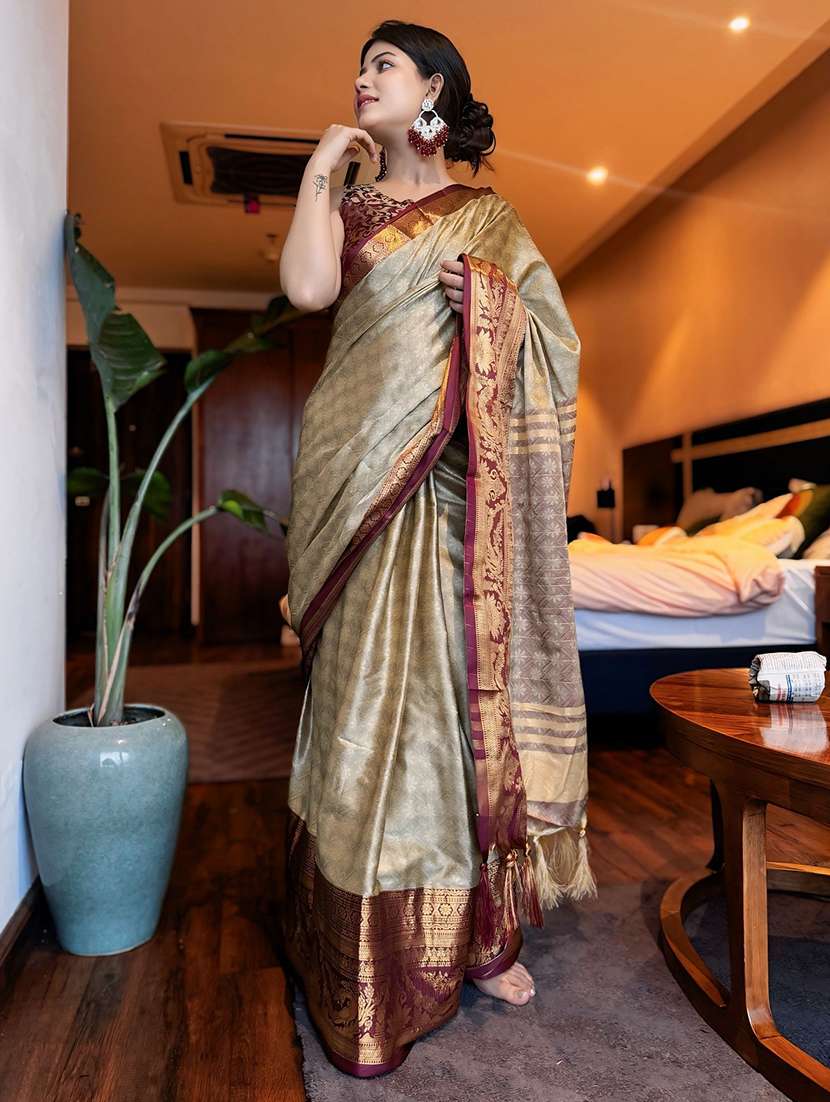 women self design bordered saree with blouse - 22041447 -  Zoom Image - 0