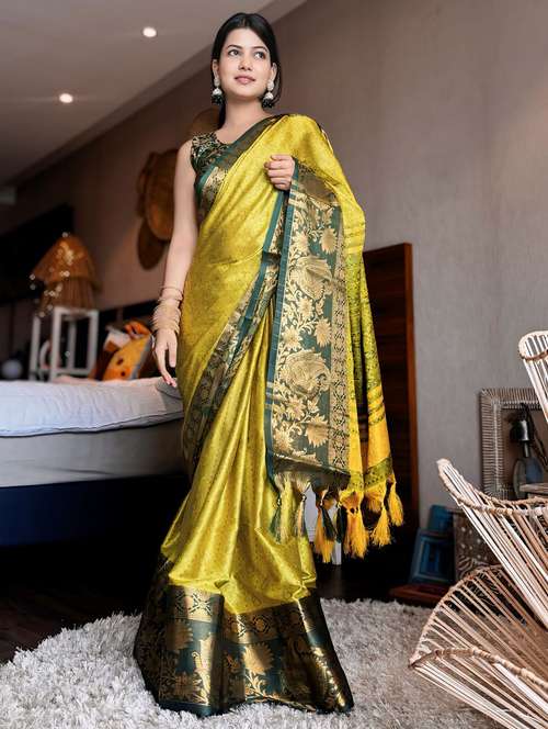 women self design bordered saree with blouse - 22041453 - Standard Image - 0