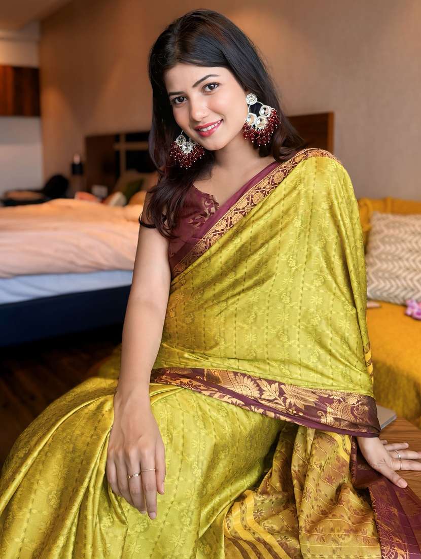 women self design bordered saree with blouse - 22041454 -  Standard Image - 3