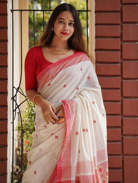 women self design handloom saree with blouse - 22041478 - Standard Image - 3