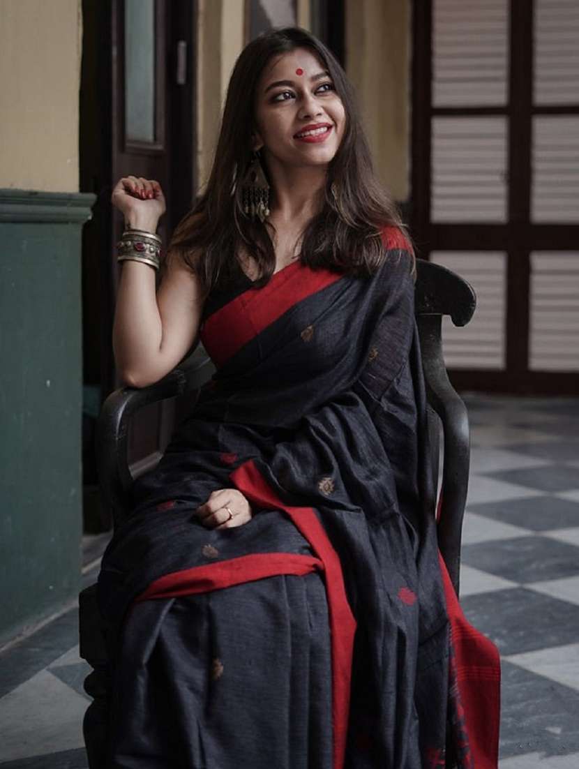 women self design handloom saree with blouse - 22041479 - Standard Image - 5