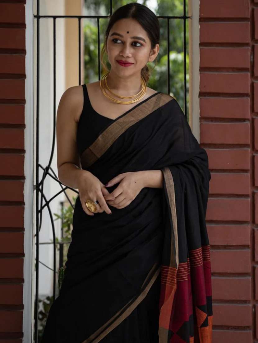 women solid with bordered handloom saree with blouse - 22041480 - Standard Image - 3