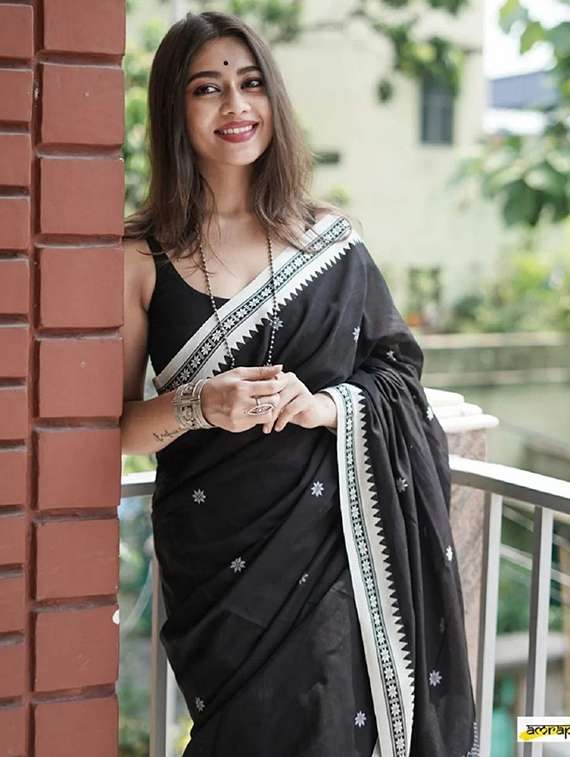 women self design handloom saree with blouse - 22041482 -  Standard Image - 3