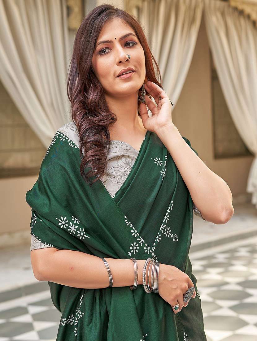 women printed casual wear saree with blouse - 22041488 - Standard Image - 3