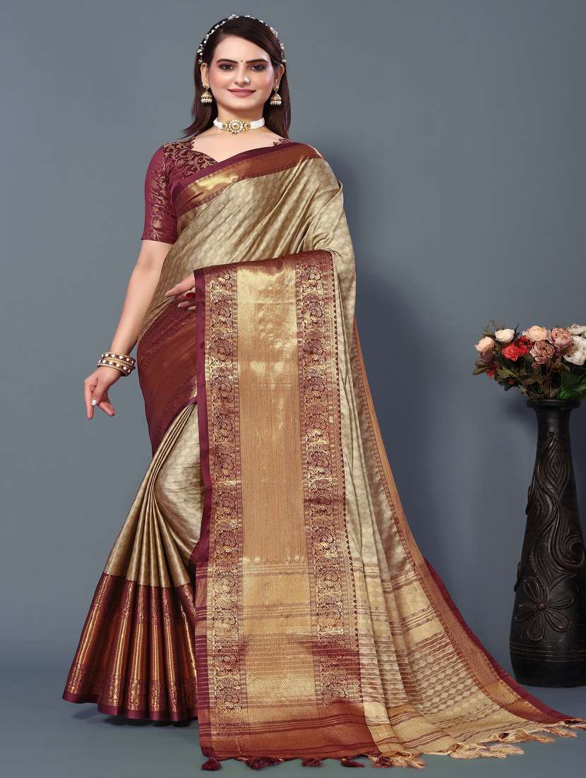 women self design bordered saree with blouse