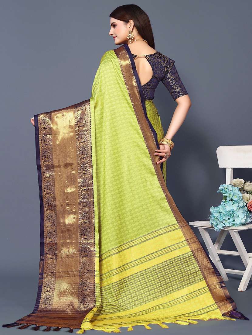 women self design bordered saree with blouse - 22041524 - Standard Image - 3