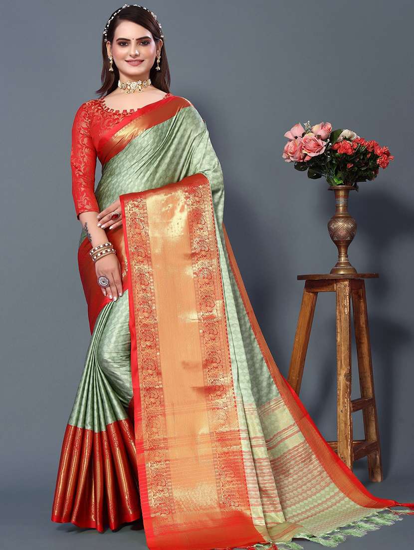 women self design bordered saree with blouse