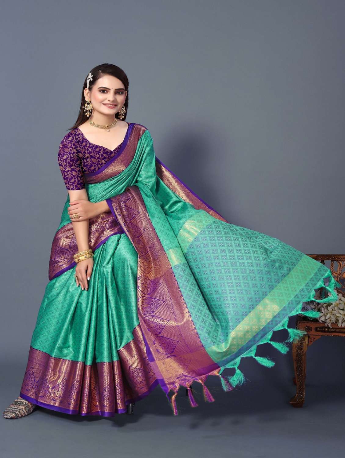 women self design bordered saree with blouse - 22041541 -  Standard Image - 3