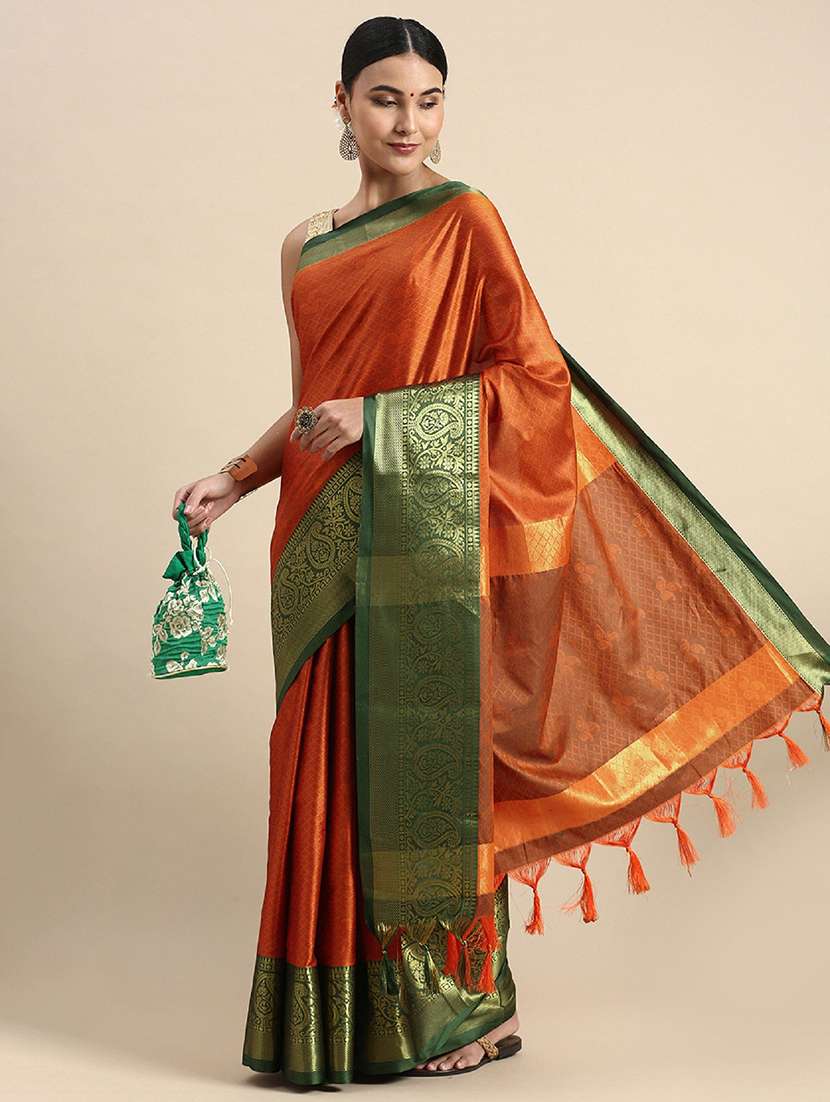 women self design bordered saree with blouse