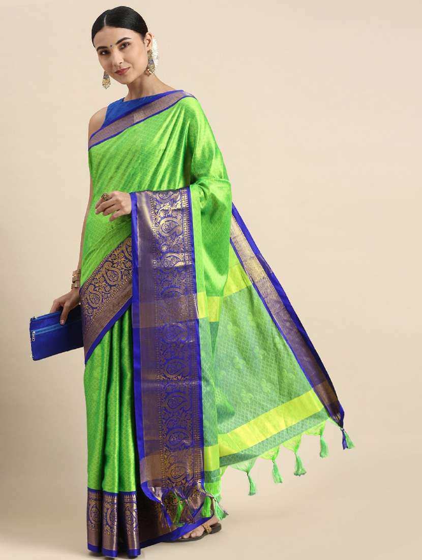 women self design bordered saree with blouse