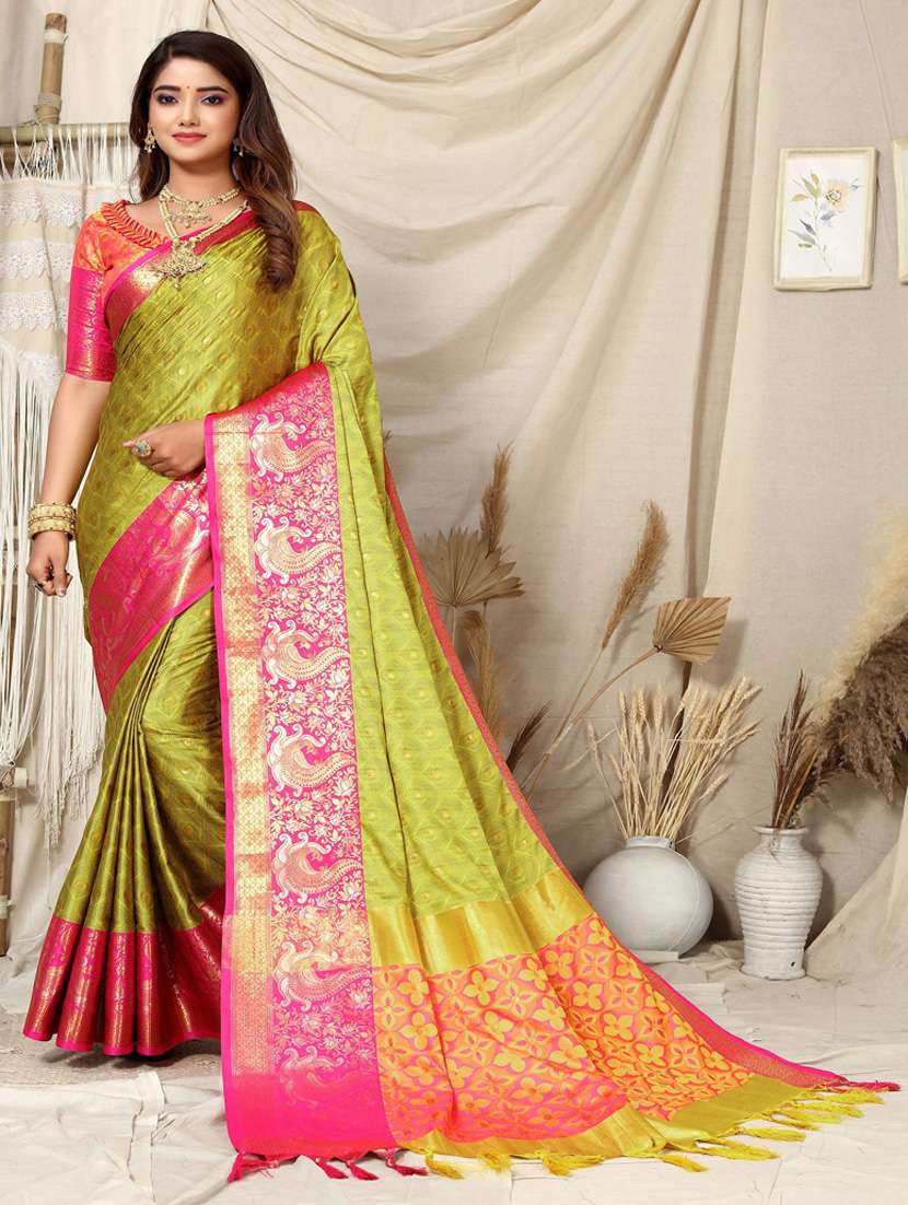 women self design bordered saree with blouse - 22041561 - Zoom Image - 0