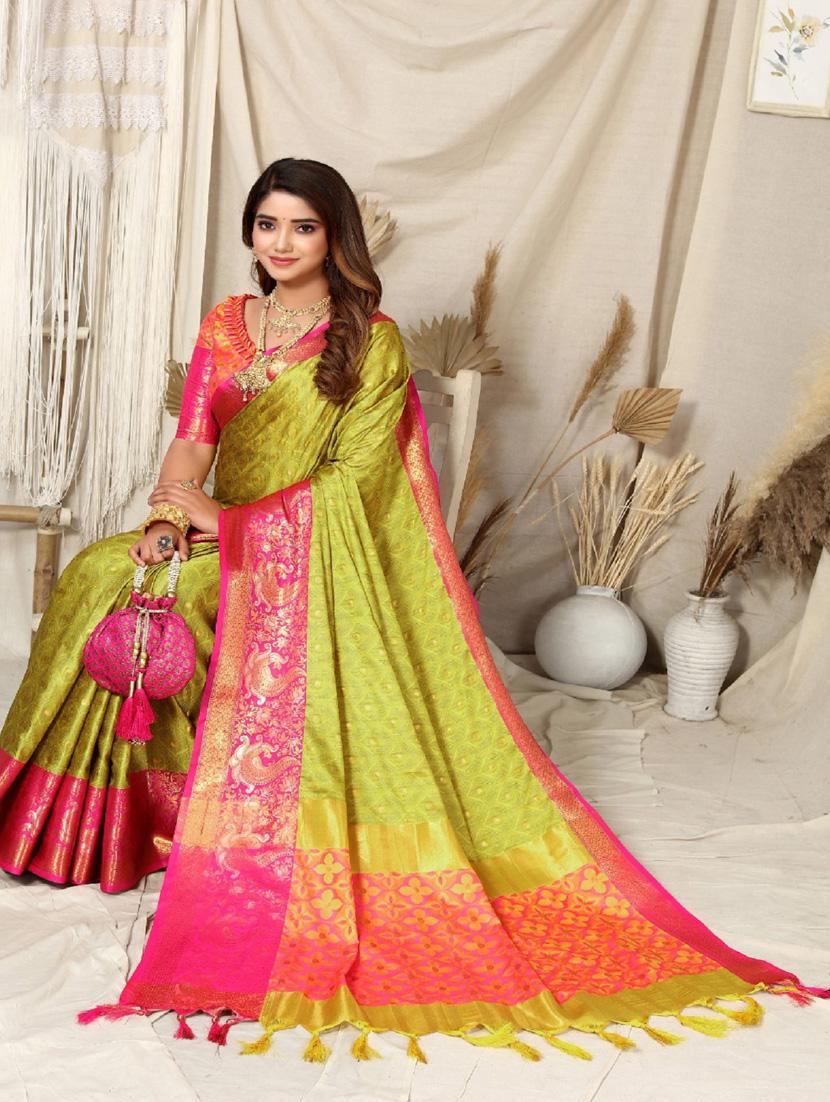 women self design bordered saree with blouse - 22041561 - Standard Image - 3