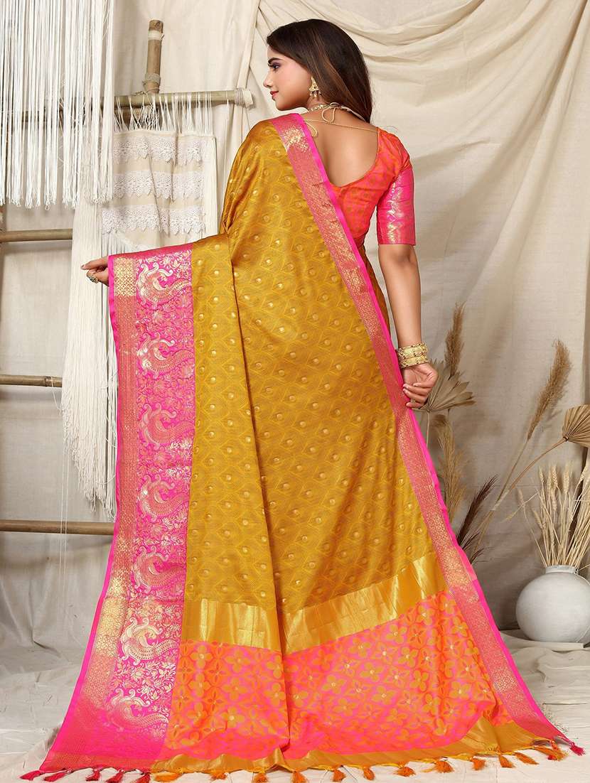 women self design bordered saree with blouse - 22041562 - Standard Image - 3