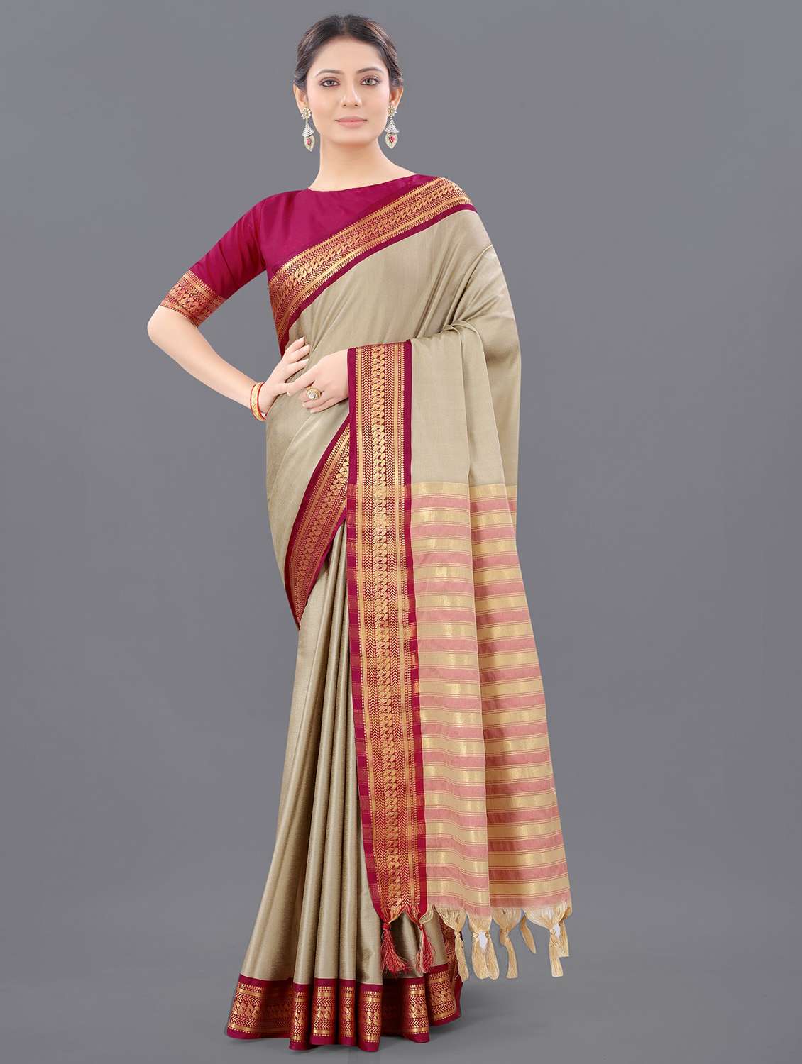 women solid with bordered saree with blouse