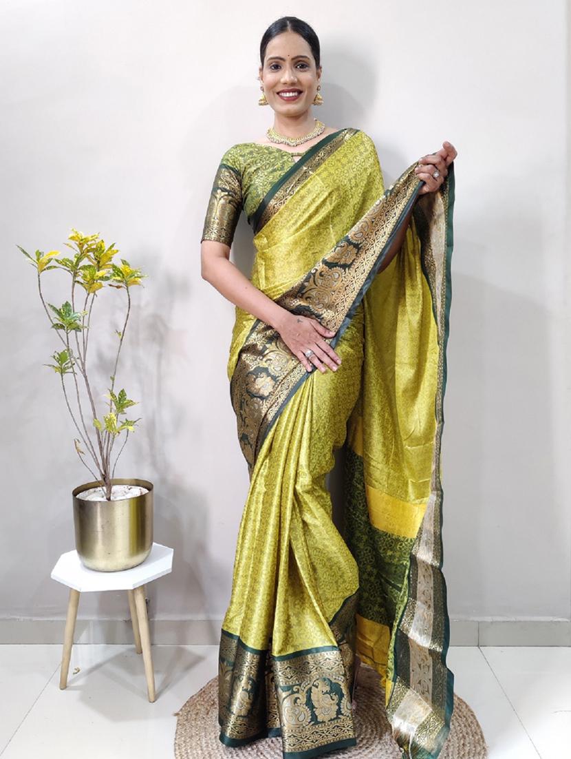 women self design bordered saree with blouse