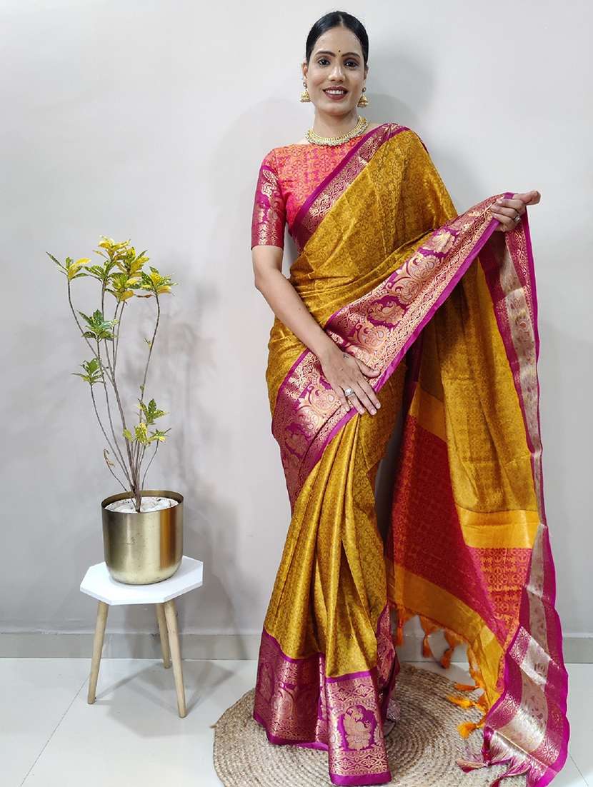 women self design bordered saree with blouse - 22041588 - Zoom Image - 0