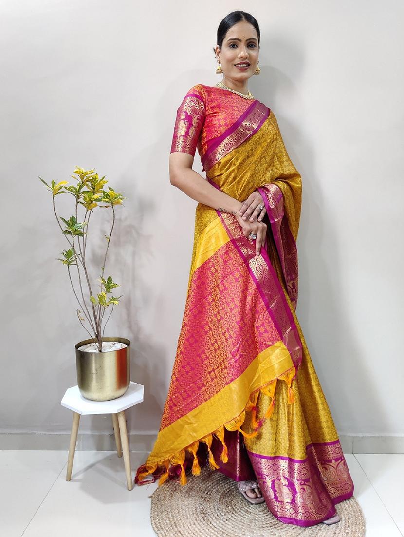 women self design bordered saree with blouse - 22041588 - Standard Image - 3